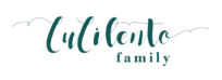 Logo artigianale CuCilento Family in stile calligrafico, colore verde su sfondo trasparente